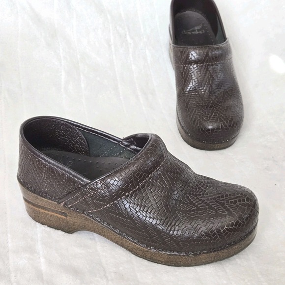 DANSKO Dark Brown Woven Embossed Leather Stapled‎ Clogs Comfort EU 36 US 5.5 - 6 - Picture 1 of 8